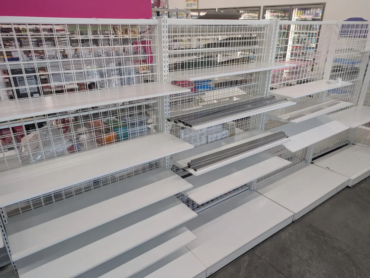セブン-イレブン 西東京東町１丁目店の商品棚