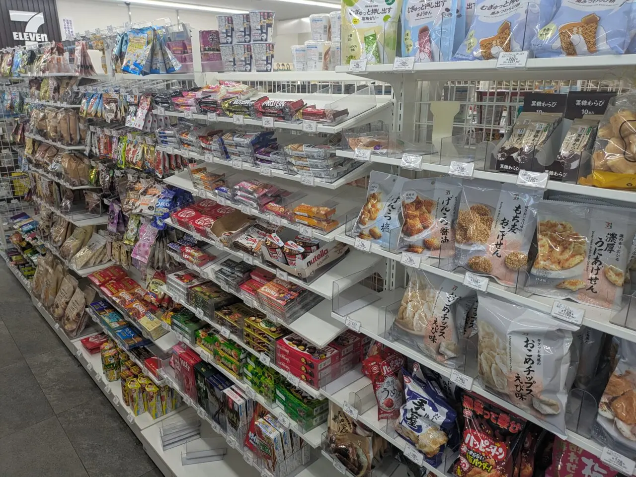 セブン-イレブン 西東京東町１丁目店の商品棚
