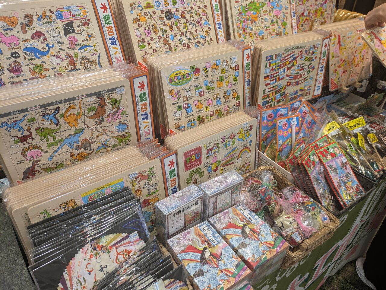 ひばりヶ丘パルコ内の民芸木工