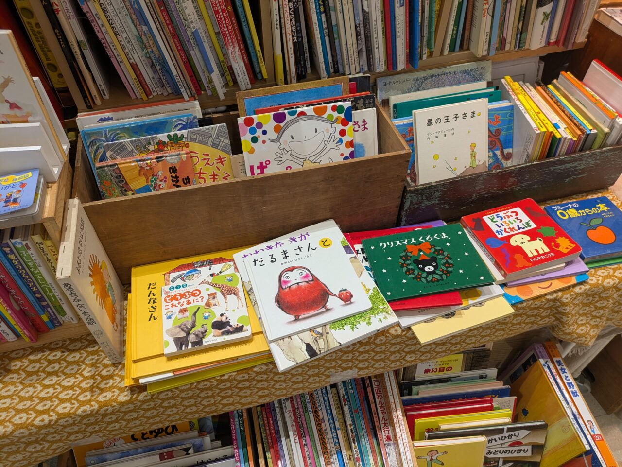 ひばりヶ丘パルコ内の古本市